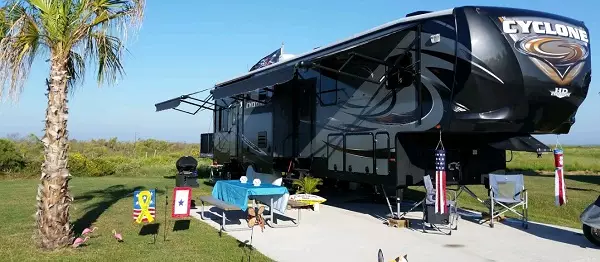 heartland-rv-covers-lifestyle.jpg